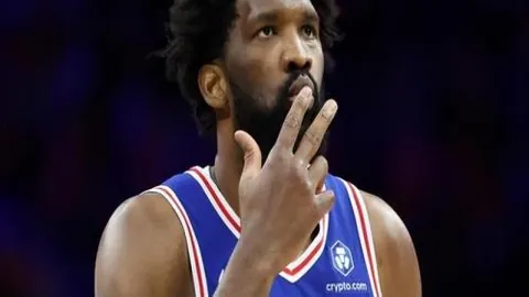 人民日报客户端报道：哈尔滨亚冬会短道速滑初赛，中国队全队晋级